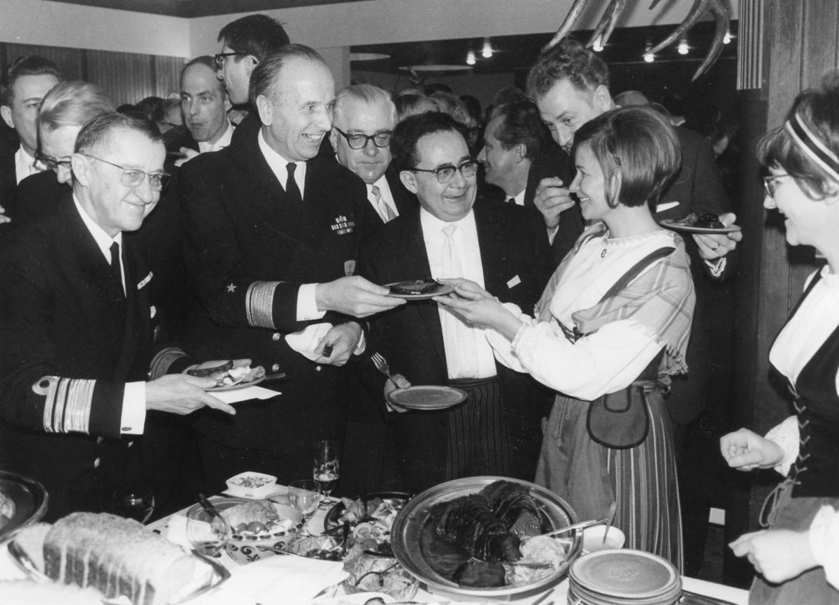 Silvesterempfang der Landespressekonferenz am 2. Januar 1968 im Hotel Astor mit dem Motto "Finnland - Land der tausend Seen" - Foto: Magnussen