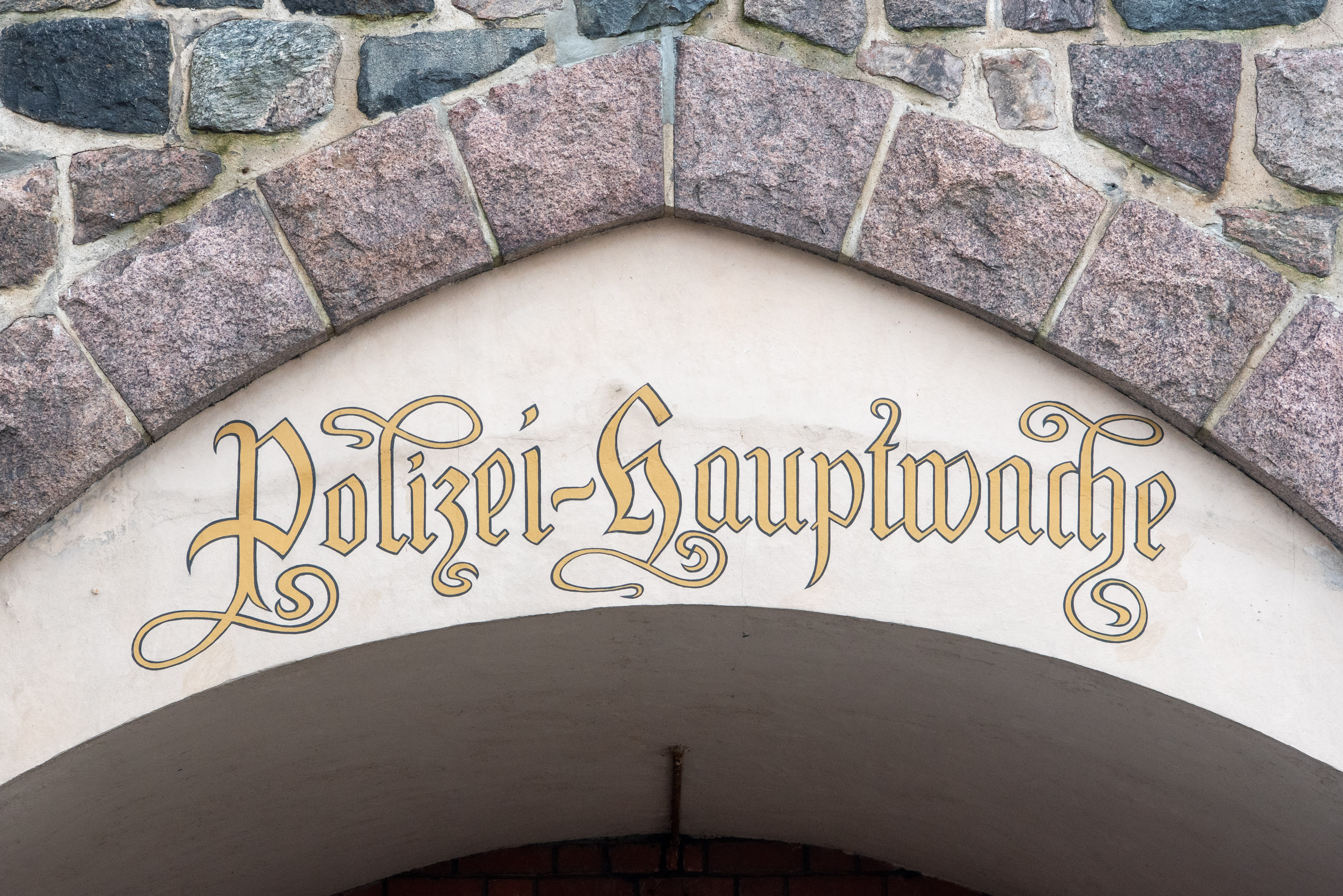 Die Mordkommission sitzt im obersten Geschoss des als "Blume" bekannten Gebäudes in der Kieler Blumenstraße.