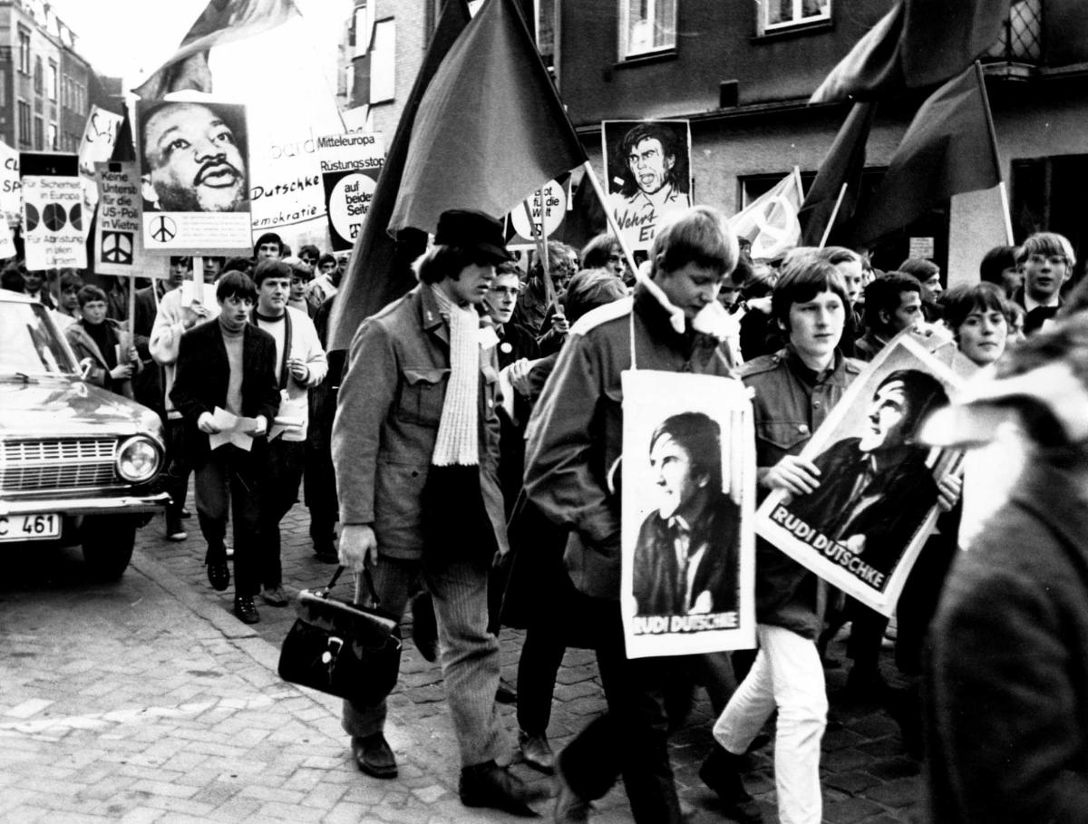 Drei Tage nach dem Mordanschlag auf Rudi Dutschke kommt es auch in Kiel am 14. April 1968 zu einer großen Demonstration von Gaarden bis zur Universität - Foto: KN-Archiv/Friedrich Magnussen