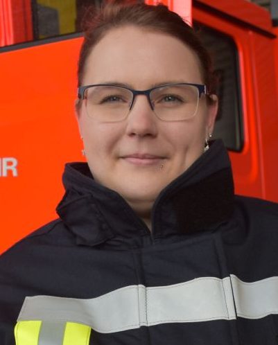 Die Lütjenburger Feuerwehrfrau Alexandra Nagel steht noch am Anfang ihrer Feuerwehrkarriere. Einer ihrer ersten Einsätze war ein tödlicher Verkehrsunfall. (Foto: Hans-Jürgen Schekahn)